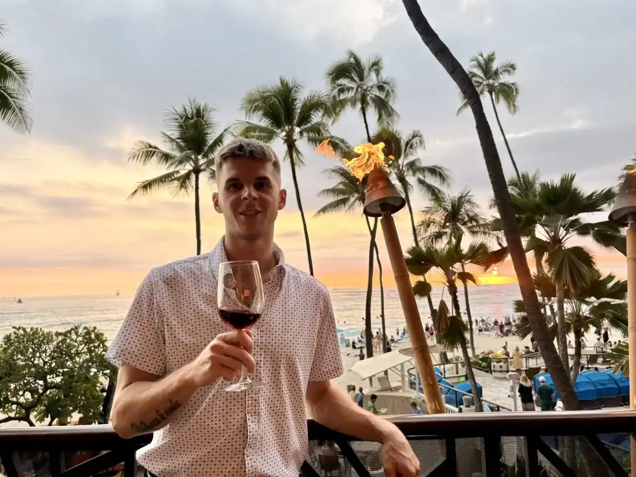 Late night food scene in Waikiki - neon lights and restaurants open after dark