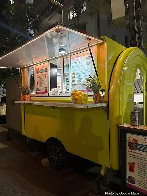 Aloha Beach Dogs & Tacos - Waikiki - Photo 2 of 4 | NateEatsHawaii restaurant gallery and food photos from Oahu, Hawaii