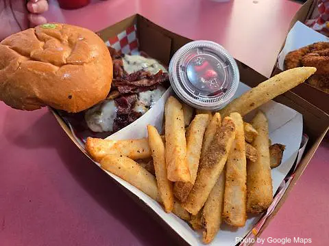 Betty’s Burgers - Photo 3 of 4 | NateEatsHawaii restaurant gallery and food photos from Oahu, Hawaii