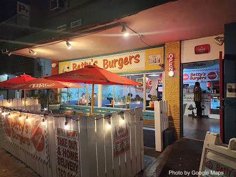 Betty's Burgers Honolulu - Photo 2 of 4 | NateEatsHawaii restaurant gallery and food photos from Oahu, Hawaii