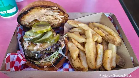 Betty's Burgers Honolulu - Photo 3 of 4 | NateEatsHawaii restaurant gallery and food photos from Oahu, Hawaii