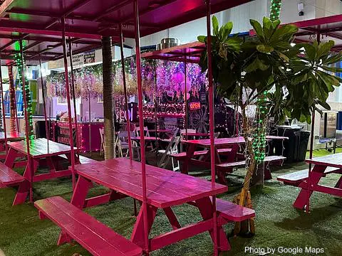 Bikini Burger - Photo 2 of 4 | NateEatsHawaii restaurant gallery and food photos from Oahu, Hawaii