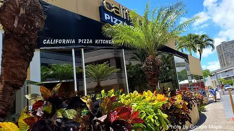 California Pizza Kitchen at Pearlridge - Photo 2 of 4 | NateEatsHawaii restaurant gallery and food photos from Oahu, Hawaii