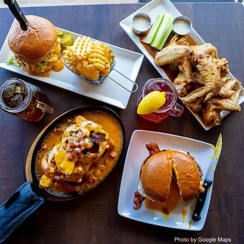 Da Burger Wing Hub - Photo 3 of 4 | NateEatsHawaii restaurant gallery and food photos from Oahu, Hawaii