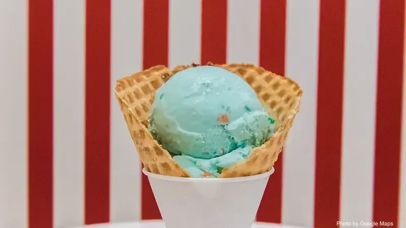Dave's Ice Cream At The Ilikai - Photo 2 of 6 | NateEatsHawaii restaurant gallery and food photos from Oahu, Hawaii