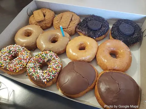 Donut King - Photo 3 of 4 | NateEatsHawaii restaurant gallery and food photos from Oahu, Hawaii