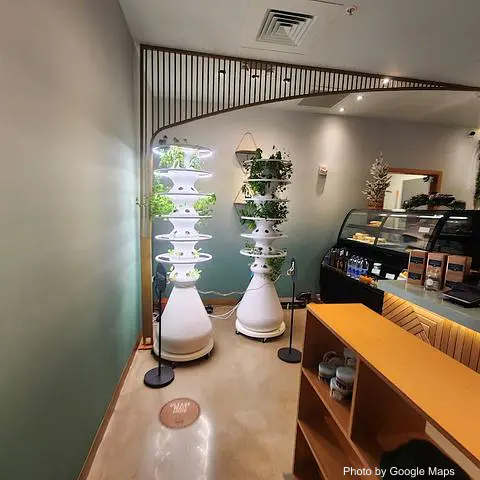 Farm To Barn Cafe & Juicery - Photo 2 of 4 | NateEatsHawaii restaurant gallery and food photos from Oahu, Hawaii