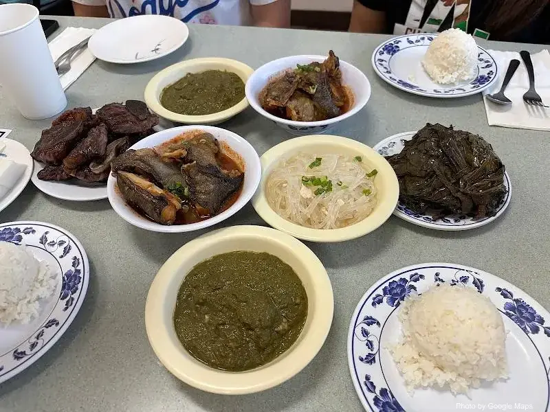 Helena's Hawaiian Food - Photo 3 of 6 | NateEatsHawaii restaurant gallery and food photos from Oahu, Hawaii
