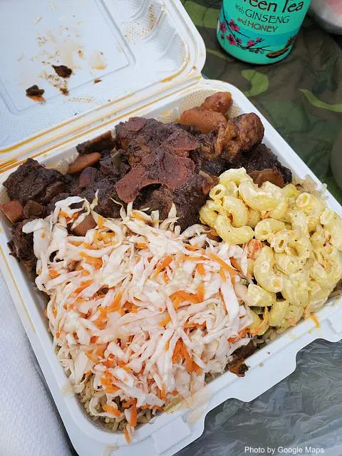 Island Patty - Photo 3 of 4 | NateEatsHawaii restaurant gallery and food photos from Oahu, Hawaii