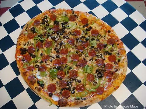 Kaimuki's Boston Pizza - Photo 3 of 4 | NateEatsHawaii restaurant gallery and food photos from Oahu, Hawaii