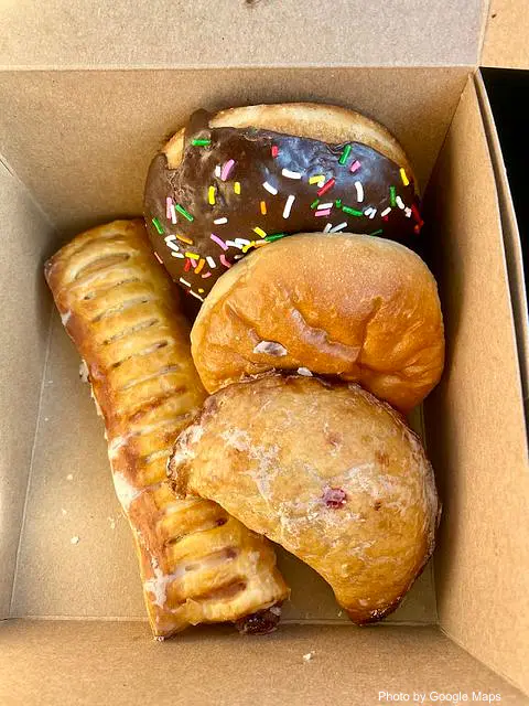 Kilani Bakery - Photo 3 of 4 | NateEatsHawaii restaurant gallery and food photos from Oahu, Hawaii