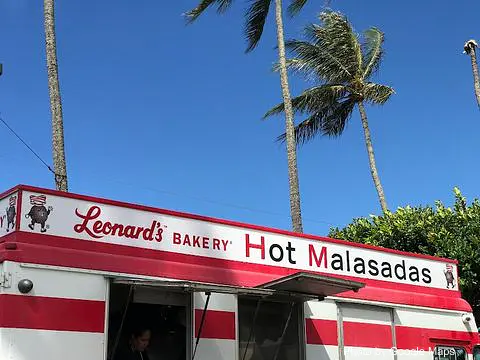 Leonard's Bakery Malasada Truck - Photo 2 of 4 | NateEatsHawaii restaurant gallery and food photos from Oahu, Hawaii