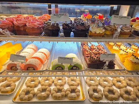 Liliha Bakery Pearl Highlands - Photo 2 of 2 | NateEatsHawaii restaurant gallery and food photos from Oahu, Hawaii