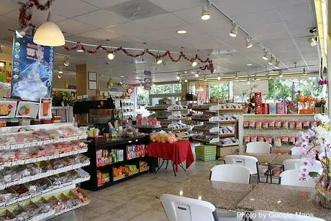 Lin's Hawaiian Snacks - Photo 2 of 4 | NateEatsHawaii restaurant gallery and food photos from Oahu, Hawaii