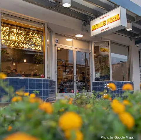 Original Magoo's Pizza - Photo 2 of 4 | NateEatsHawaii restaurant gallery and food photos from Oahu, Hawaii