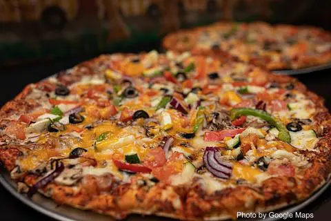 Original Magoo's Pizza - Photo 3 of 4 | NateEatsHawaii restaurant gallery and food photos from Oahu, Hawaii