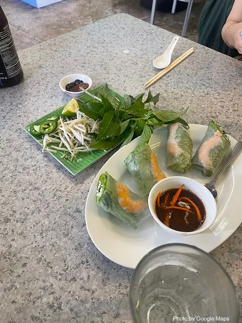 Pho Kapahulu - Photo 2 of 2 | NateEatsHawaii restaurant gallery and food photos from Oahu, Hawaii