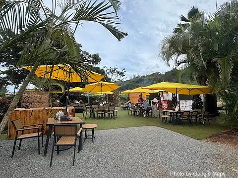 Seven Brothers Burgers - Sharks Cove - Photo 2 of 4 | NateEatsHawaii restaurant gallery and food photos from Oahu, Hawaii