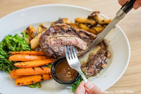 Sprigs Grille Restaurant - Photo 3 of 4 | NateEatsHawaii restaurant gallery and food photos from Oahu, Hawaii