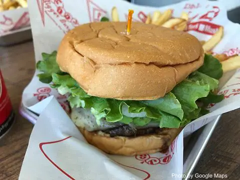 Teddy's Bigger Burgers - Photo 3 of 4 | NateEatsHawaii restaurant gallery and food photos from Oahu, Hawaii