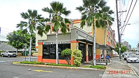 Teddy's Bigger Burgers - University - Photo 2 of 4 | NateEatsHawaii restaurant gallery and food photos from Oahu, Hawaii