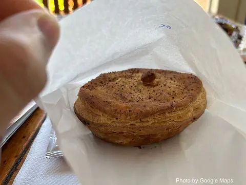 The Kiwi Korner puffs & pies - Photo 3 of 4 | NateEatsHawaii restaurant gallery and food photos from Oahu, Hawaii