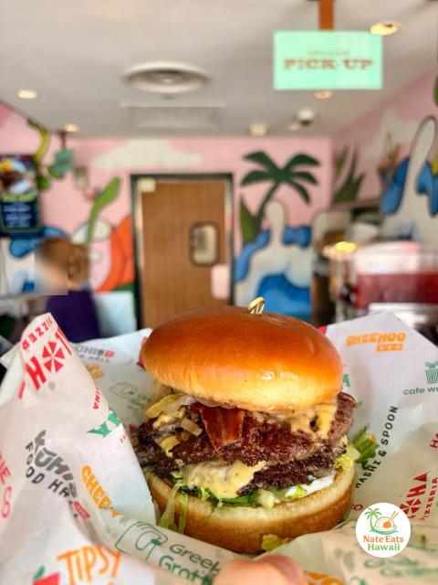 Banzai Burger - Photo 2 of 8 | NateEatsHawaii restaurant gallery and food photos from Oahu, Hawaii