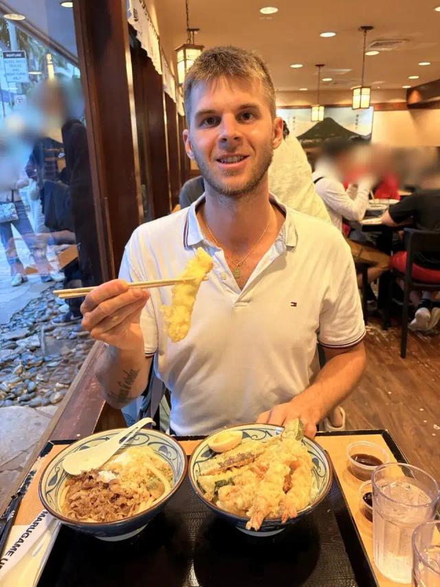 ワイキキの$6うどん — フルメニュー・価格・行列攻略