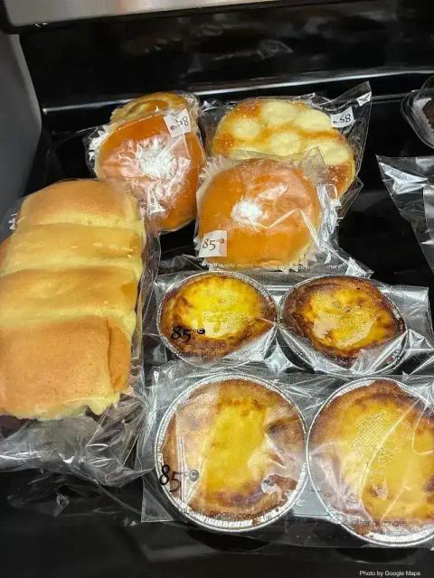 85°C Bakery Cafe - Honolulu (Ala Moana Center) - Photo 2 of 6 | NateEatsHawaii restaurant gallery and food photos from Oahu, Hawaii