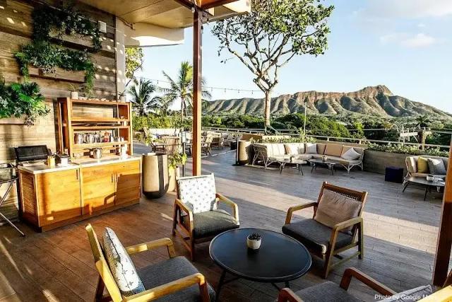 DECK. at Queen Kapiʻolani Hotel
