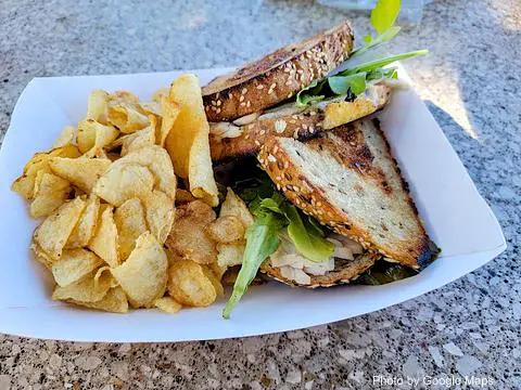 D'lish at the beach - Photo 3 of 4 | NateEatsHawaii restaurant gallery and food photos from Oahu, Hawaii