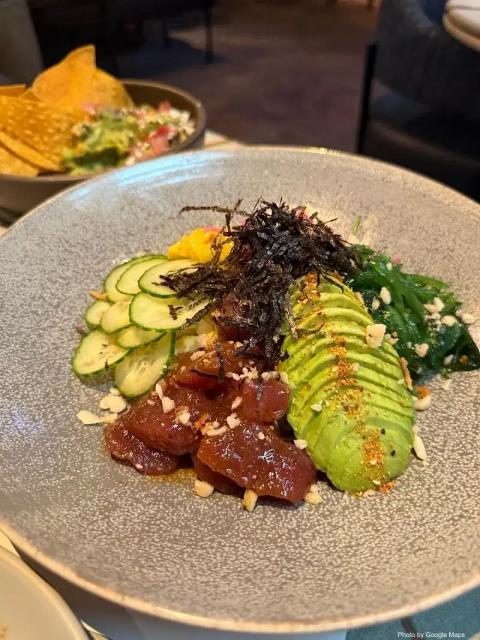 Earls Kitchen + Bar - Waikiki - Photo 3 of 5 | NateEatsHawaii restaurant gallery and food photos from Oahu, Hawaii