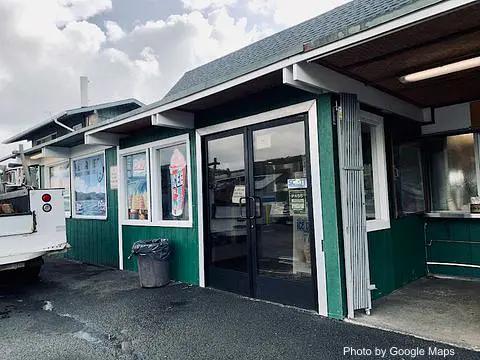 He'eia Pier - General Store and Deli - Photo 2 of 4 | NateEatsHawaii restaurant gallery and food photos from Oahu, Hawaii