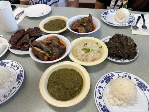 Helena's Hawaiian Food - Photo 3 of 6 | NateEatsHawaii restaurant gallery and food photos from Oahu, Hawaii