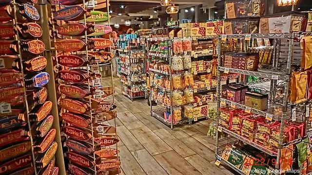 Holoholo Cafe & Market