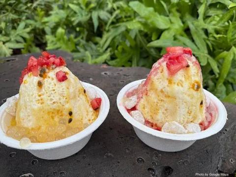 Island Vintage Shave Ice - Royal Hawaiian - Photo 3 of 6 | NateEatsHawaii restaurant gallery and food photos from Oahu, Hawaii