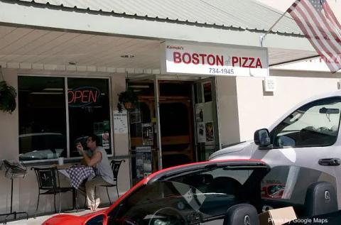 Kaimuki's Boston Pizza — nearby restaurant on Oahu