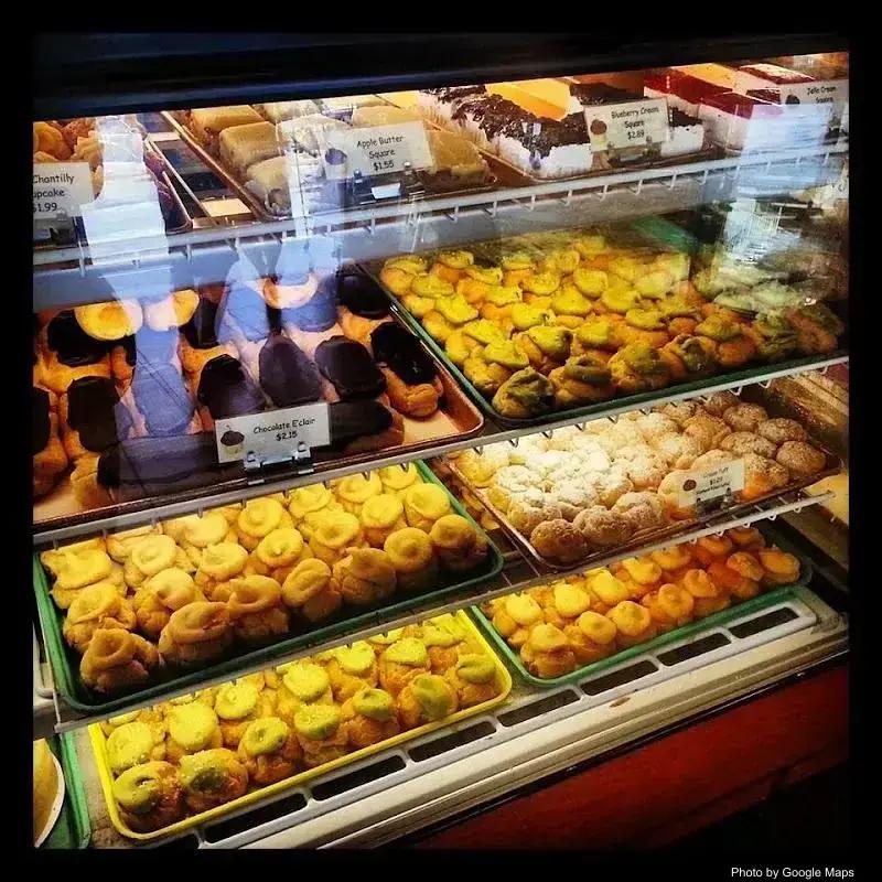 Liliha Bakery - Bakery on Oahu, Hawaii | NateEatsHawaii food review and recommendations