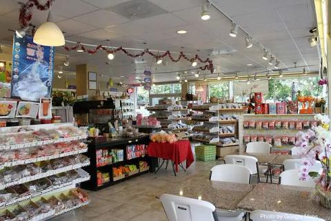 Lin's Hawaiian Snacks — nearby restaurant on Oahu