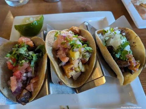Margaritas - Photo 3 of 6 | NateEatsHawaii restaurant gallery and food photos from Oahu, Hawaii