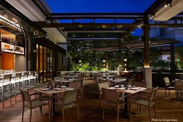 STRIPSTEAK Waikiki