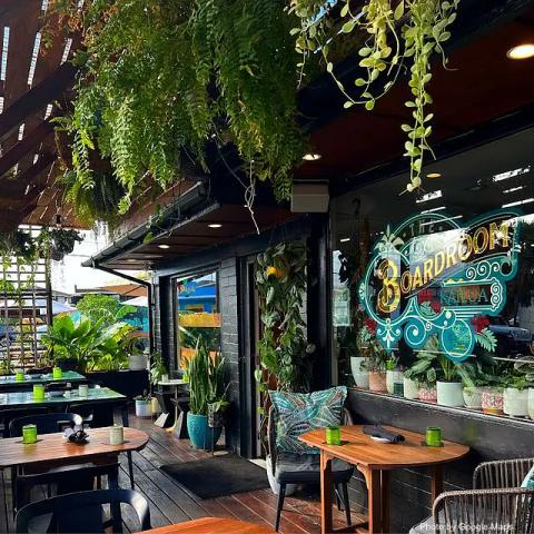 The Boardroom — nearby restaurant on Oahu