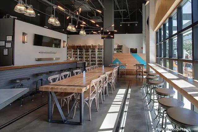 Village Bottle Shop & Tasting Room - Kaka`ako
