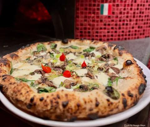 Zucchi Pizza - Photo 3 of 6 | NateEatsHawaii restaurant gallery and food photos from Oahu, Hawaii